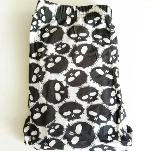 CLOSEOUT SALE! Soft Skull Leggings - Picture 3 of 5